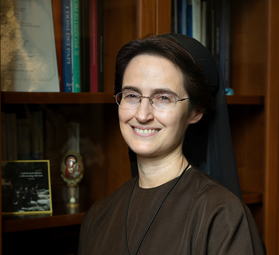 La Junta disfruta un día soleado en la Plaza de San Pedro.